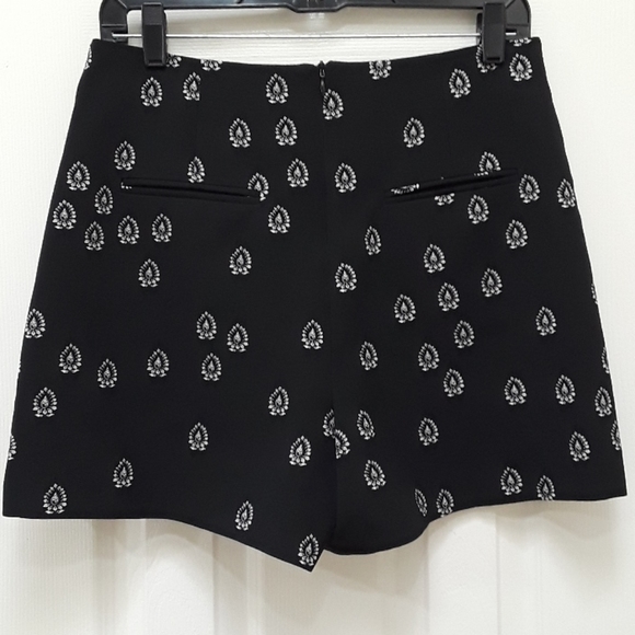 Zara Basic Bandana Print Shorts - Picture 4 of 7
